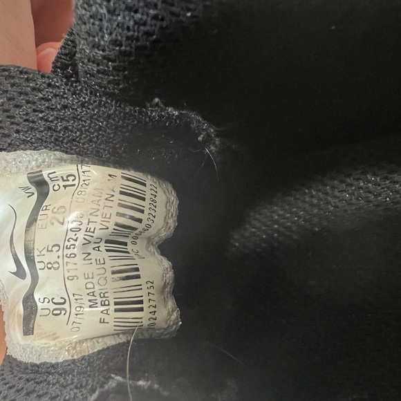 Toddler 9 Nike runners - Picture 2 of 3